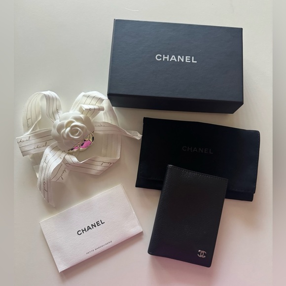 Chanel bi fold mini card holder - Picture 1 of 4